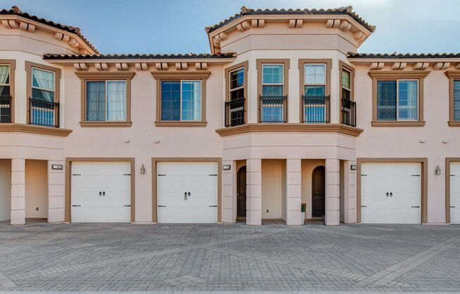 Luxury Resort Style Condo in Lake Las Vegas
