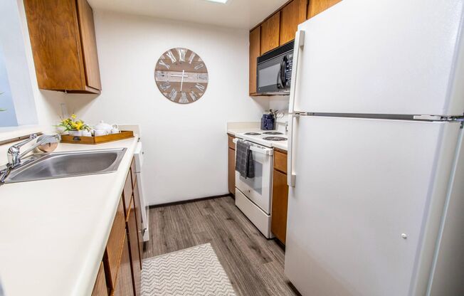 1 bed, 1 bath, 702 sqft, $749