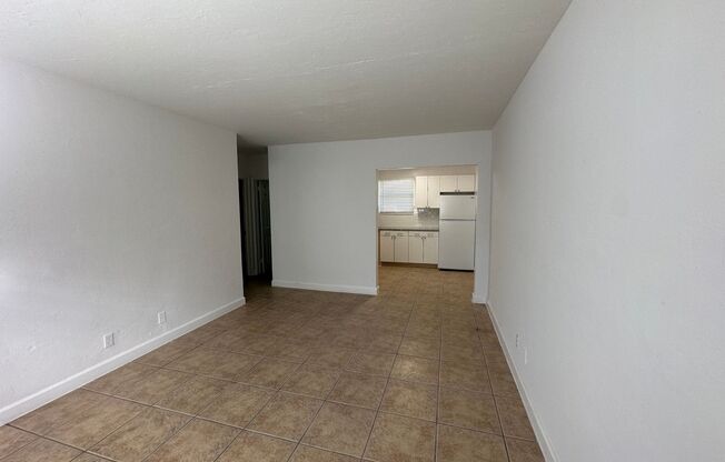 2 beds, 1 bath, $1,695, Unit 4