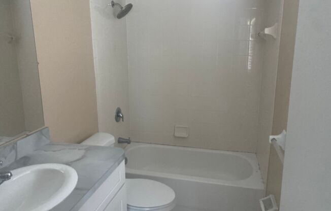 2 beds, 2 baths, $1,900