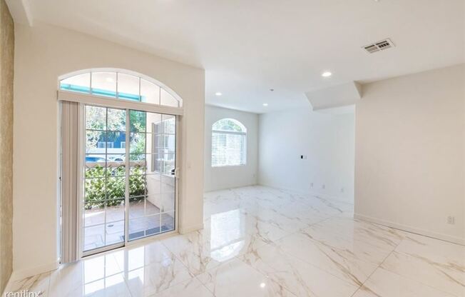 1201 Viola Ave Apt 103