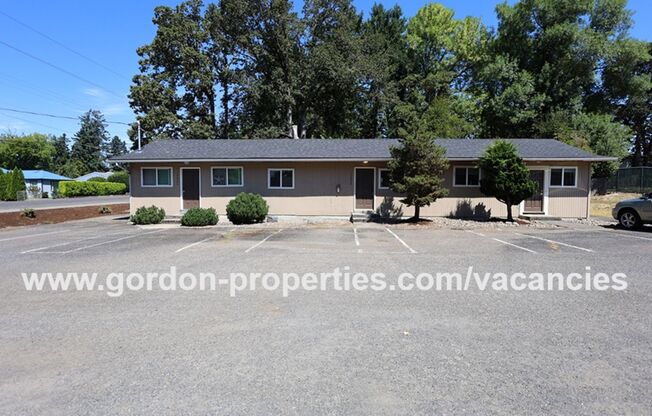 SE Arista Dr - 1 bedroom apartment in the heart of Oak Grove