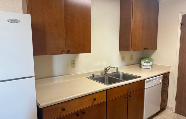 2 beds, 1 bath, $1,650