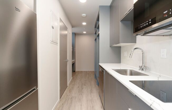 Studio, 1 bath, 298 sqft, $1,450, Unit 605
