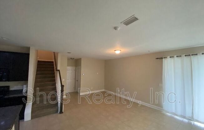 3 beds, 2.5 baths, 1,563 sqft, $1,995