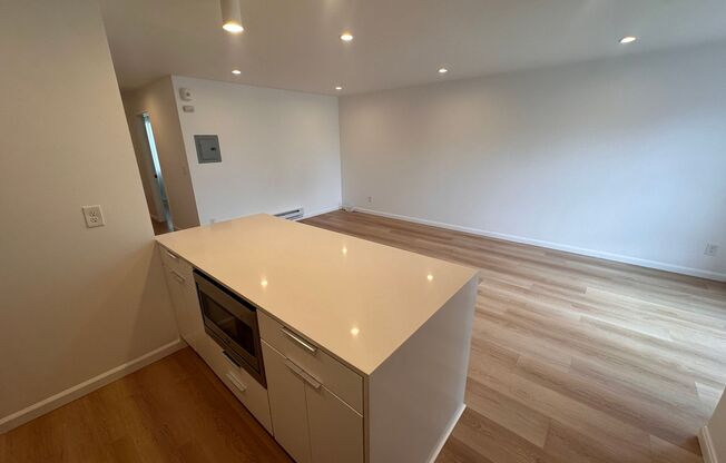 011 (2976 Washington)