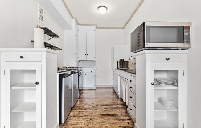 1 bed, 1 bath, 810 sqft, $2,375, Unit 201FS