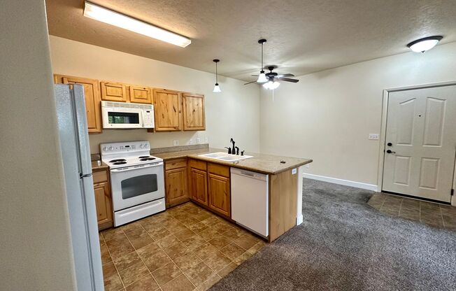 3 beds, 2 baths, $1,795, Unit 104