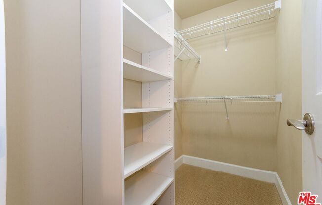 2 beds, 2 baths, 953 sqft, $4,300, Unit 561