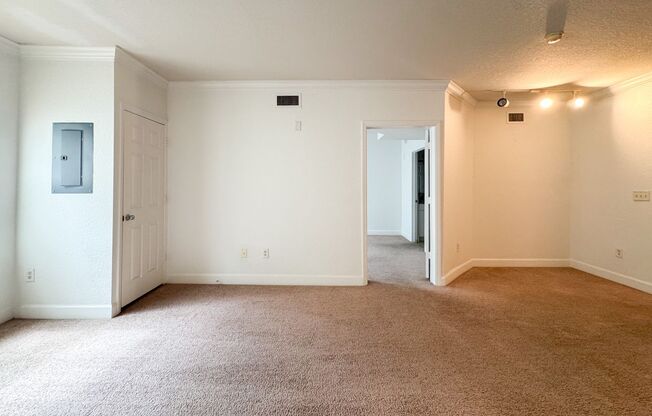 Perfectly priced 1/1 in heart of Downtown Orlando