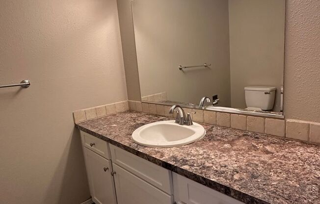 3 beds, 1 bath, 1,040 sqft, $1,525, Unit 66