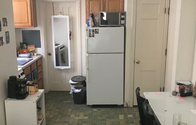 Studio, 1 bath, $1,000