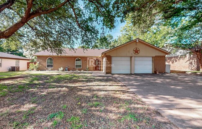 4 bedroom Single-Story Home in Bedford Available for Rent