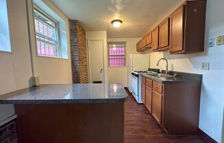 Stunning 1 BR Apartment in Oakland!! Close to Pitt Shuttle! Call Today!