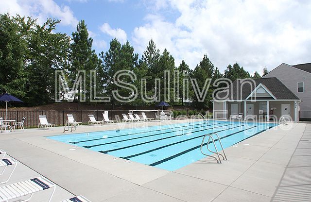 3 beds, 2.5 baths, 1,304 sqft, $1,760, Unit 105