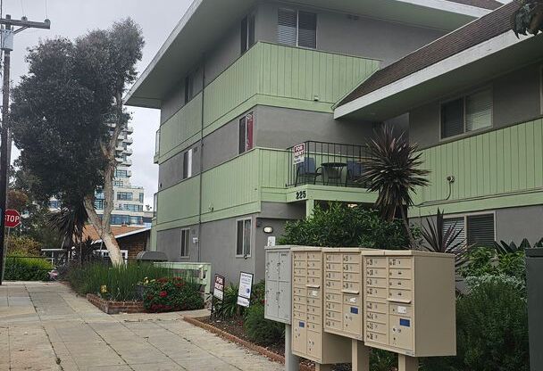 1 bed, 1 bath, 400 sqft, $1,725, Unit 12