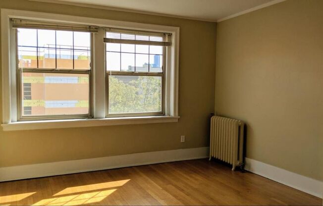 Studio, 1 bath, 347 sqft, $1,080, Unit 305