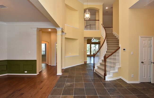 Gorgeous, stately home in The Woodlands Sterling Village