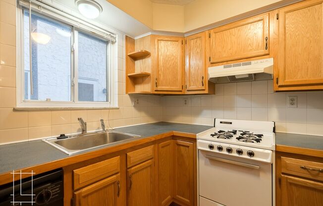 1 bed, 1 bath, $1,250, Unit 91 W. Starr Apt. A