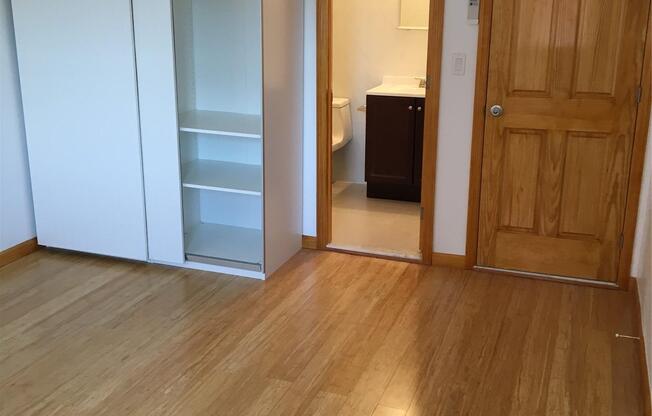 2128 E 70 ST