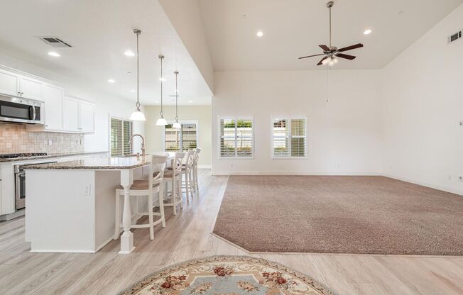Amazing 3 Bedroom+Flex Room/2 Bath/3 Car Garage Clovis Home for Rent