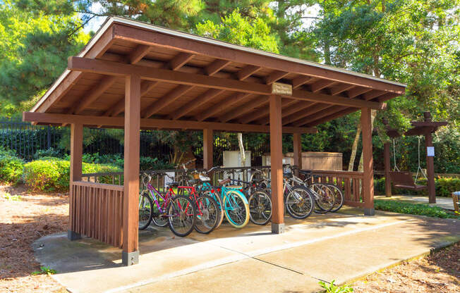 Evergreen Lenox Park Apartments bike racks