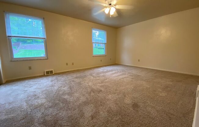 2BR Townhome at Regency Place! Spacious Rooms, Integral Garage & Yard! Tour Today!