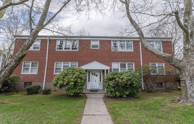 2 beds, 1 bath, $1,895, Unit B-1355-1