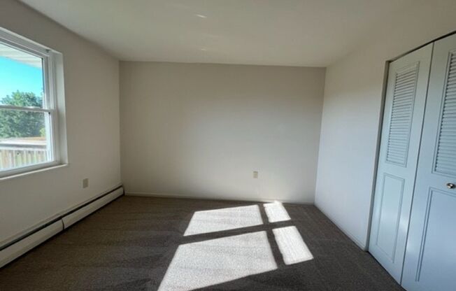 2 beds, 1 bath, 900 sqft, $1,525, Unit 933