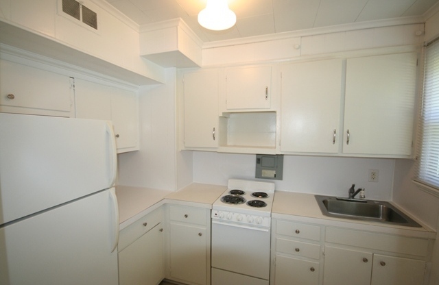 2 beds, 1 bath, 720 sqft, $1,495, Unit 812 B-4