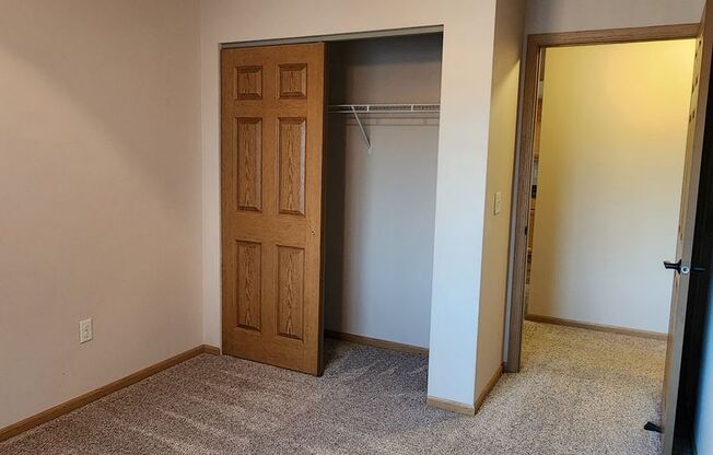 2 beds, 1 bath, 986 sqft, $1,375, Unit 215