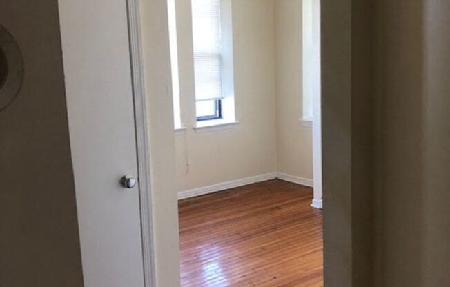 1 bed, 1 bath, $1,325, Unit A10