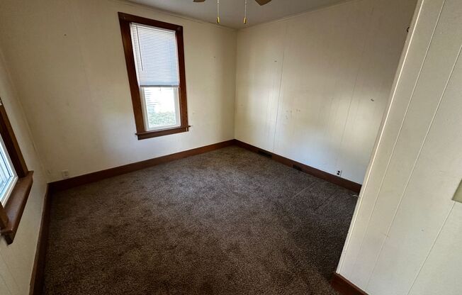 3 beds, 1 bath, $1,100