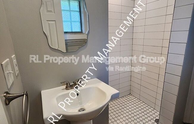1 bed, 1 bath, 500 sqft, $825, Unit F