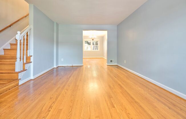 Charming and private 3BR, 2FB home located in the heart of Alexandria