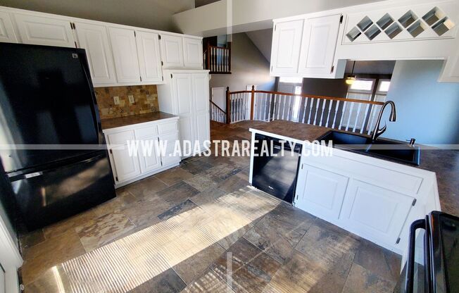 Gorgeous 4 Bedroom/3 Bath Home in Shawnee-Available in MAY!!
