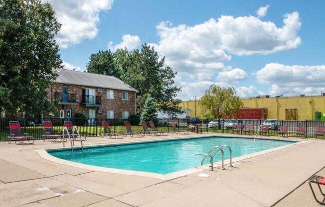 Swimming Pool at Warren Club Apartments