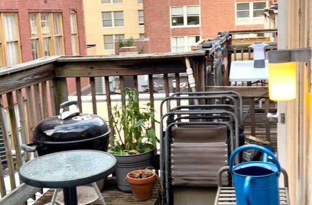 1211 Locust St