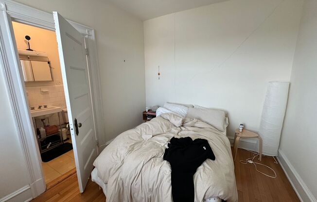 1 bed, 1 bath, 550 sqft, $2,500, Unit 64