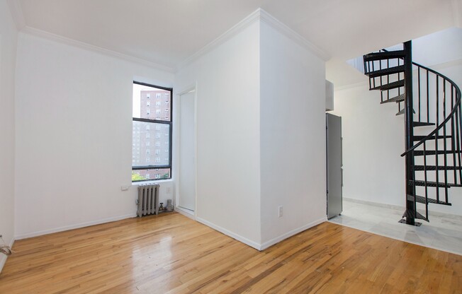 403 E 8 ST
