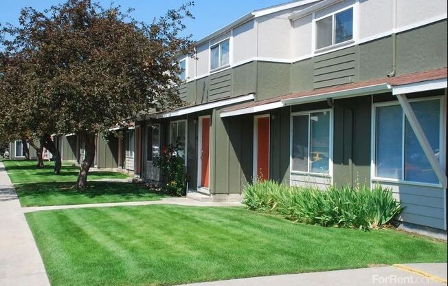 2 beds, 1.5 baths, 942 sqft, $1,325, Unit 4321B02