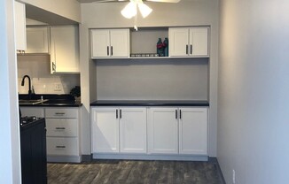 3 beds, 1.5 baths, 850 sqft, $1,950, Unit 301