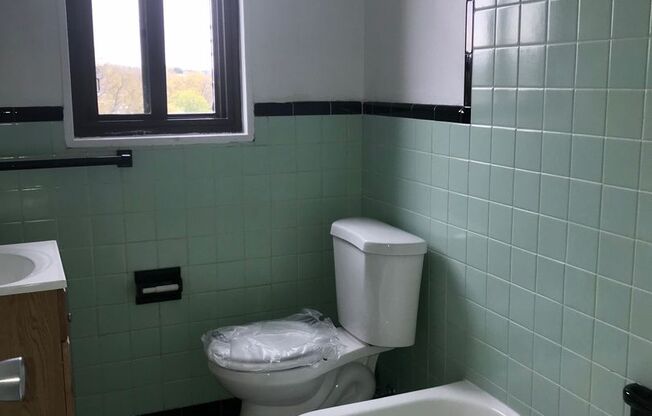 Studio, 1 bath, $750, Unit 0901