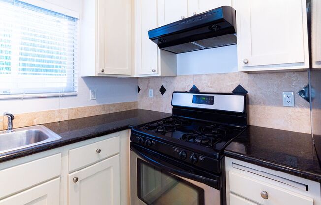 404 W 4th St
