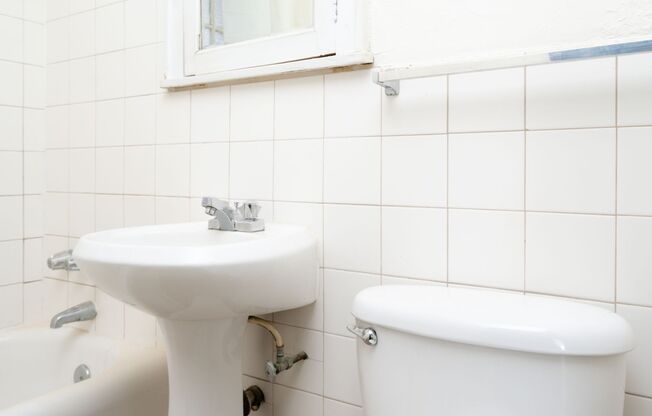 Studio, 1 bath, 450 sqft, $915, Unit 12-205