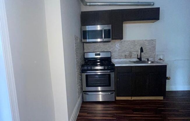 2 beds, 1 bath, $1,700