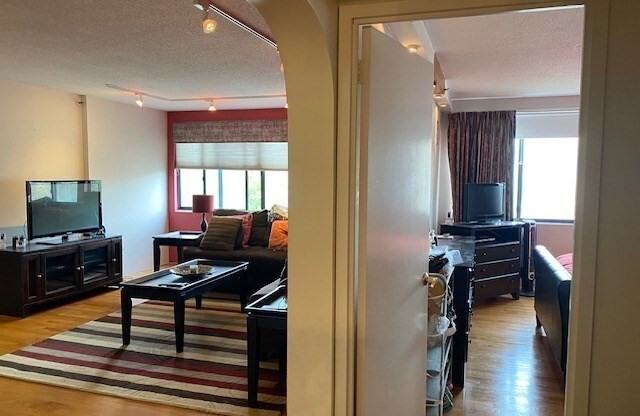 1 bed, 1 bath, 947 sqft, $3,450, Unit 711