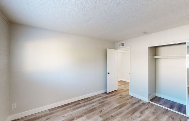 2 beds, 1 bath, 800 sqft, $1,490, Unit 1712-4