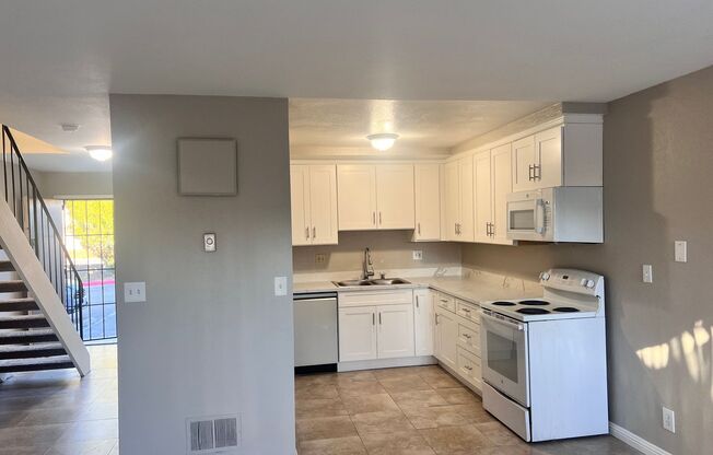SUNNYVALE- 2 Bedroom 1.5 Bath Condominium -Washer & Dryer Included
