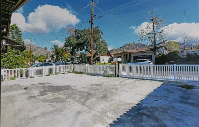 10619 RHODESIA AVE